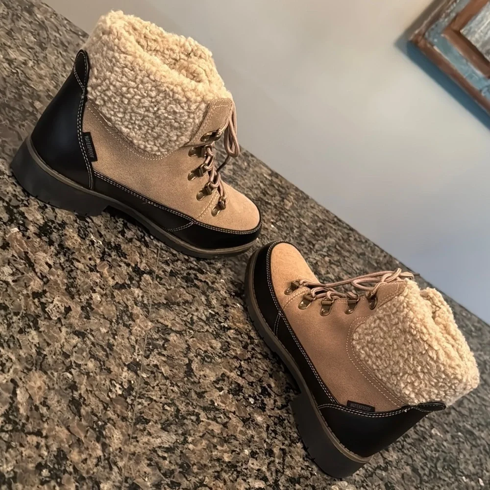 Sporto Darla Beige and Black Eco Winter Boots